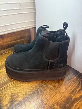 UGG Black neumal Chelsea platform boot size 8